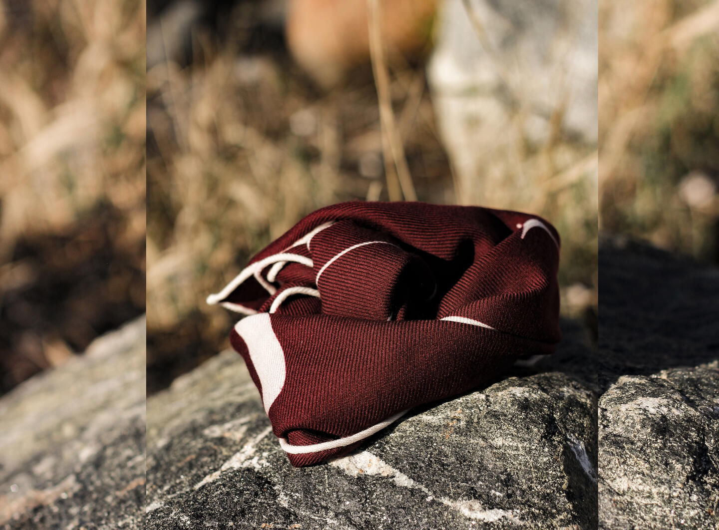 Ulla Emblem ullskjerf-burgunder