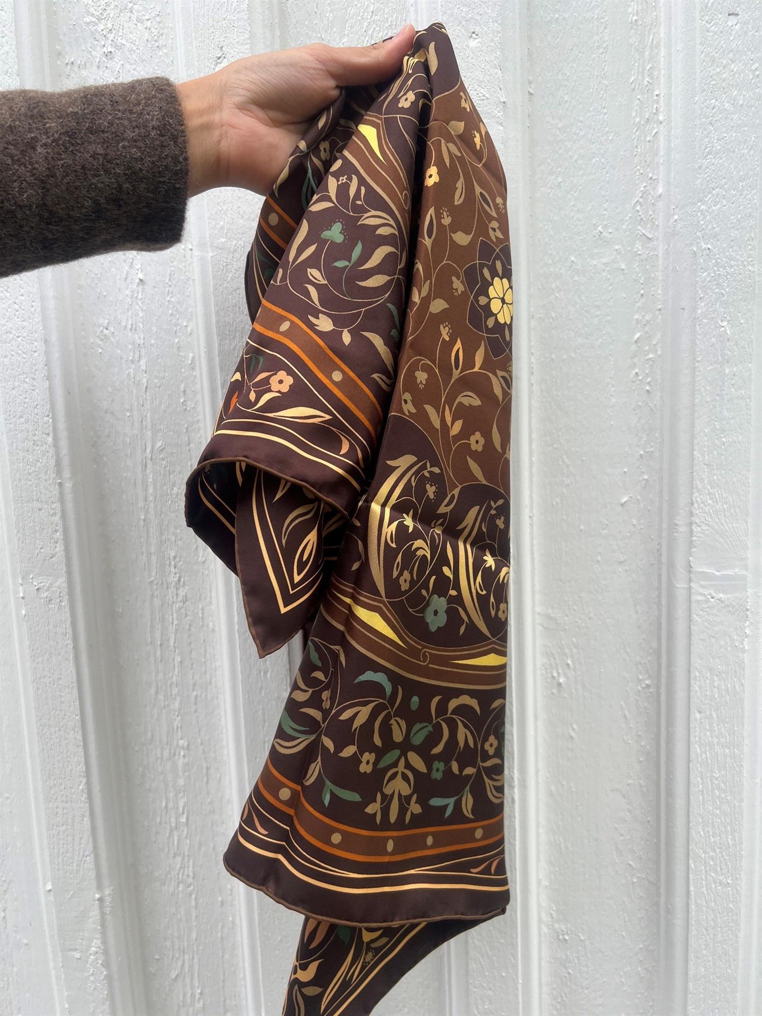 Lynn Silk Scarf - mørk brun