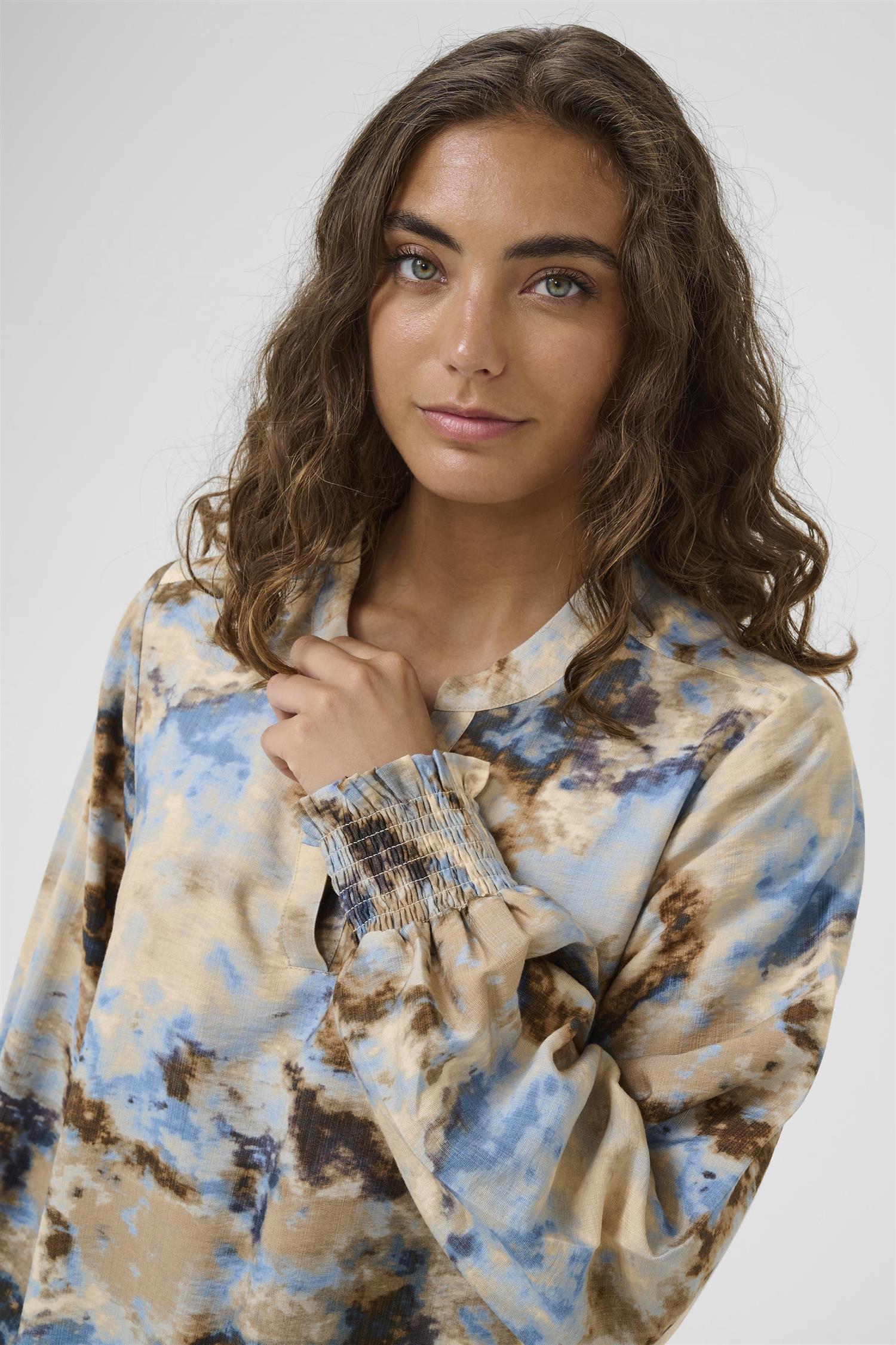 CUhizzy Greece LS Blouse