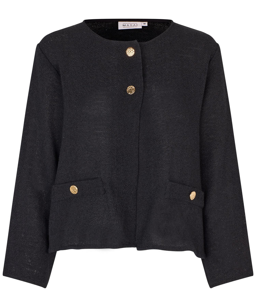 Kort jakke i bomull og viskose med fine detaljer og gullknapper. anvendelig til både hverdag og fest og til både kjole og bukser.