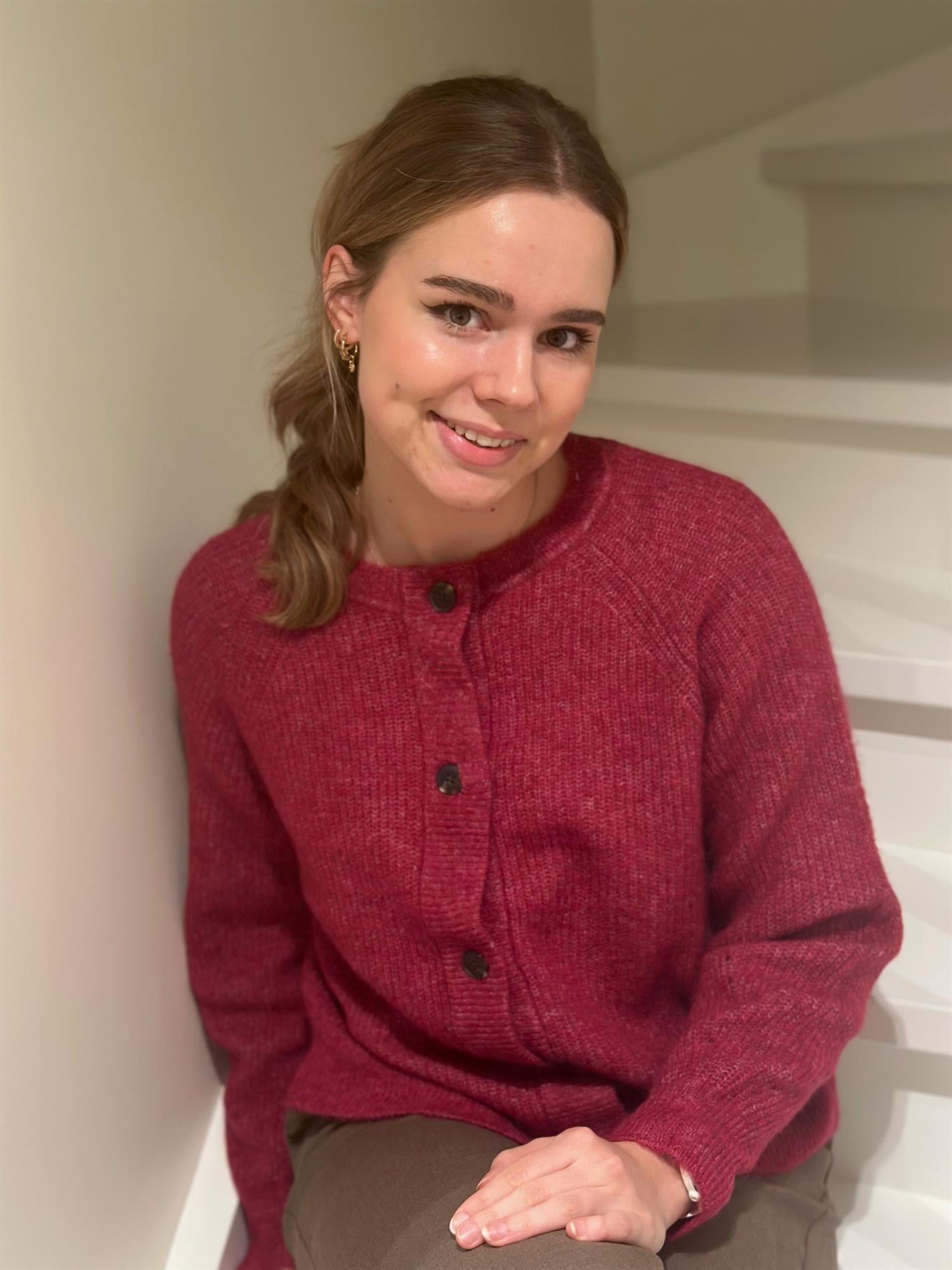 Anvendelig cardigan som kan brukes til både bukser og kjoler