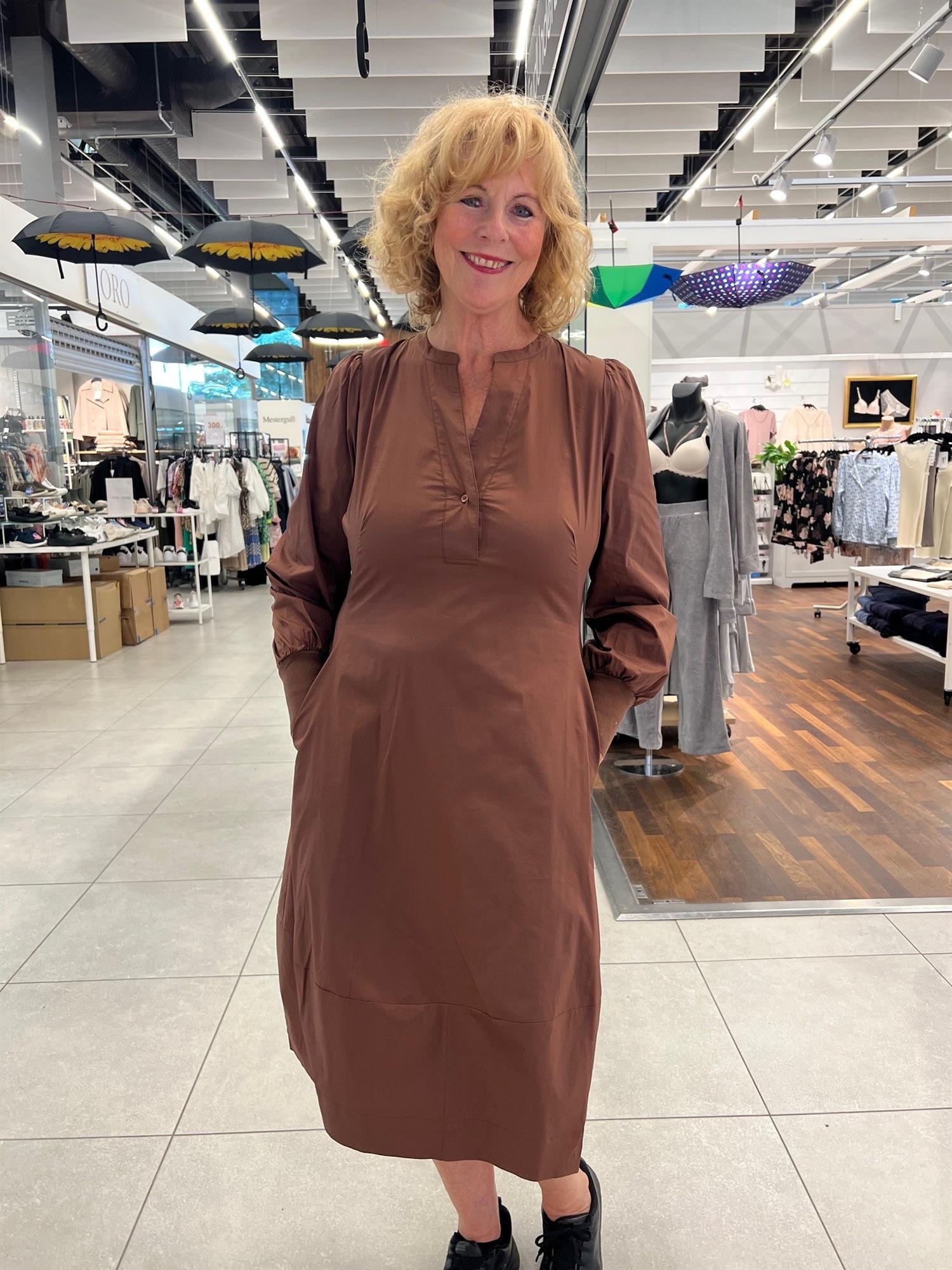 Cuantoinett dress-cappuccino